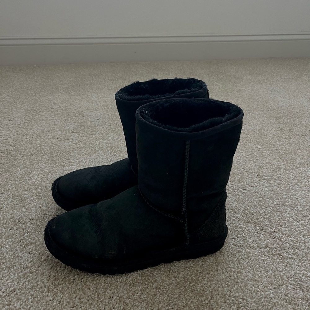 Authentic Short Black Uggs